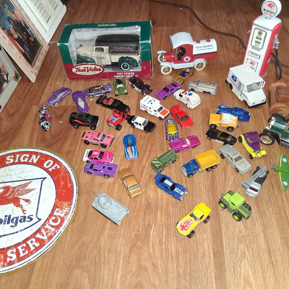 A over thirty piece vintage hot wheel and more lot